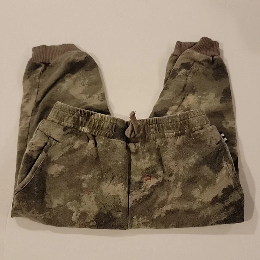 Splendid Camo Size 18-24 joggers Adorable Baby Sweatpants